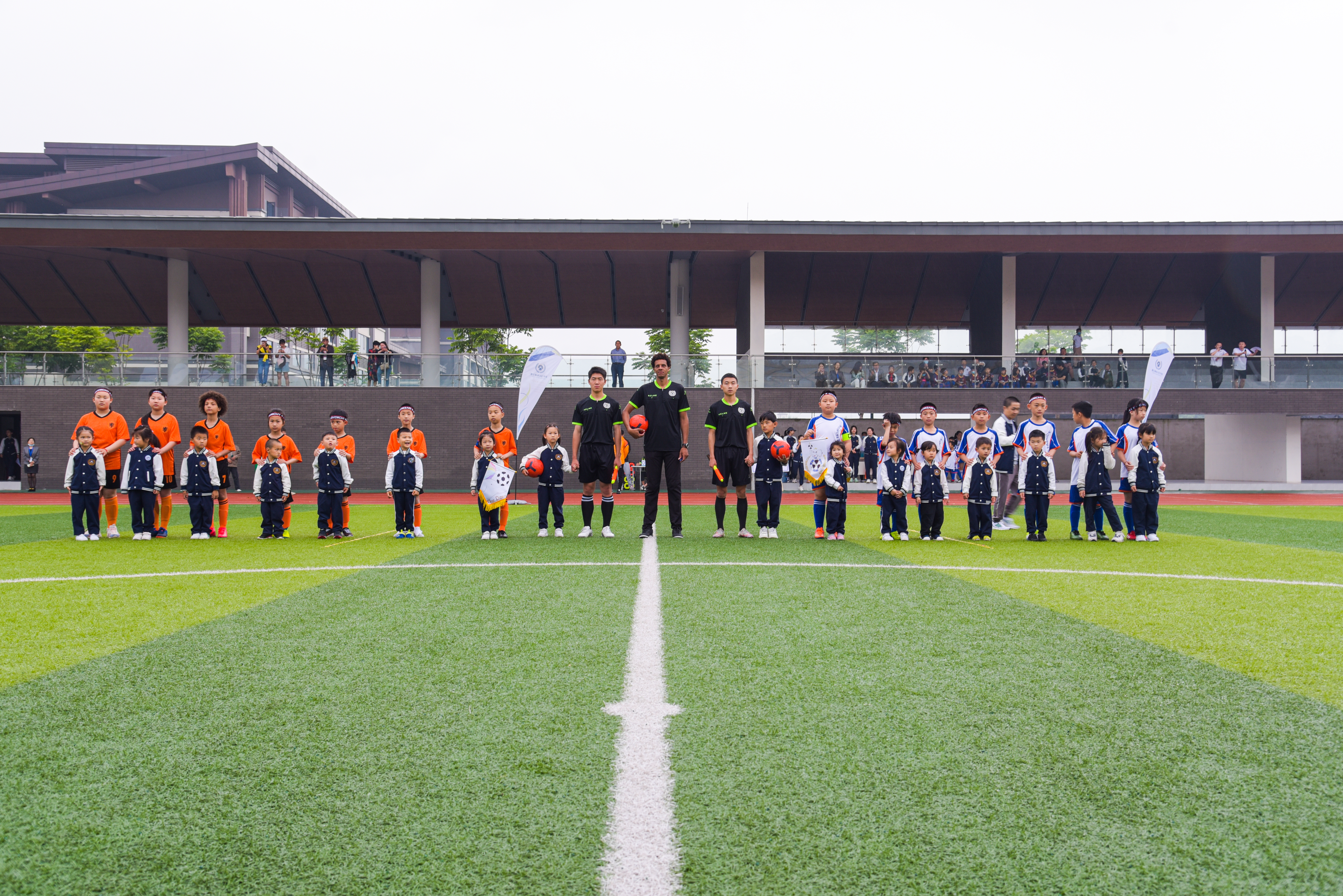 这所最美的“水墨校园”迎来首届足球春季联赛！AC米兰球星都来了