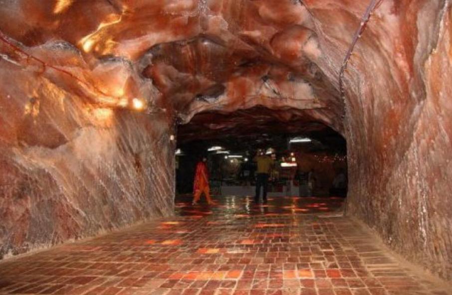 在中国3块钱买的，换个包装3万卖给中国人，中国的“冤大头”真多