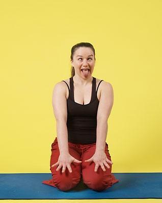 想面部皮肤紧致不下垂？瑜伽有1个专门针对面部肌肉的动作