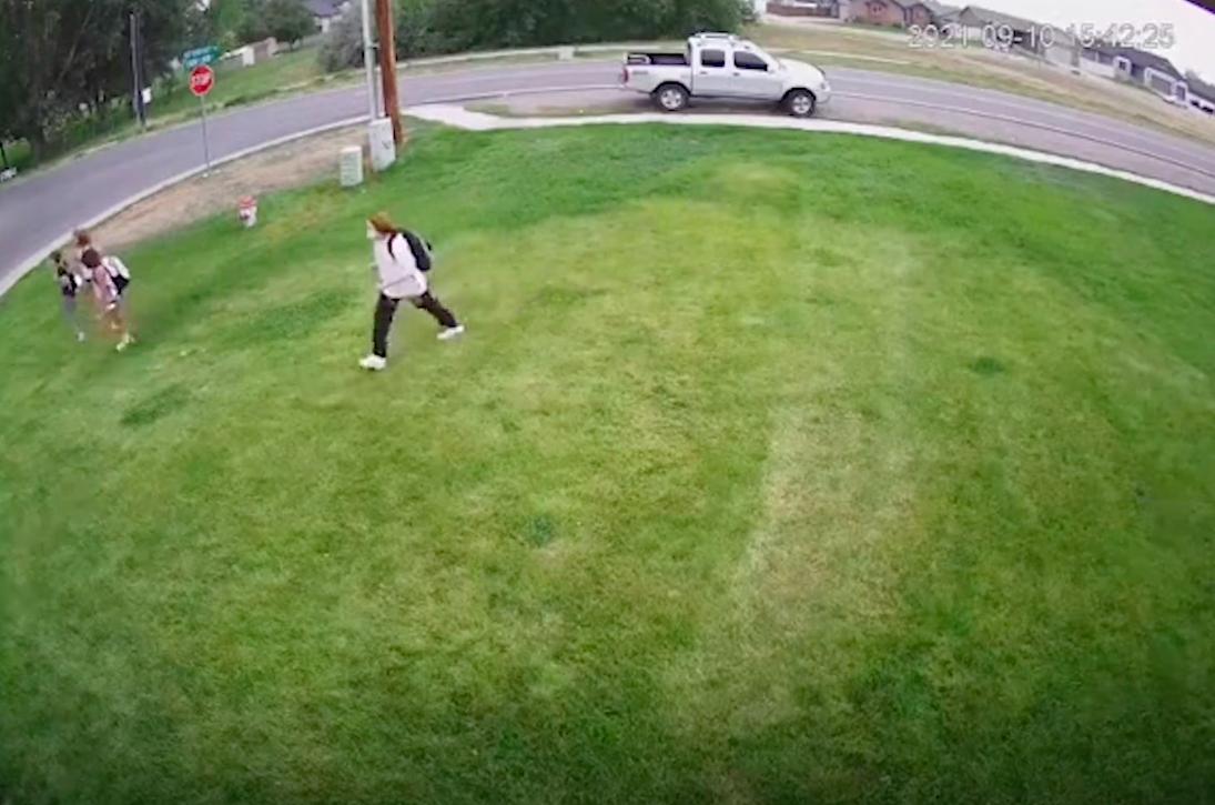 有人踩踏草坪怎么解决,有人在踩踏草坪解决办法