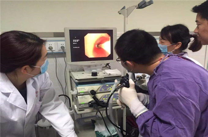 6岁女孩下身有异味，医生取出“异物”，父母：这到底是什么啊