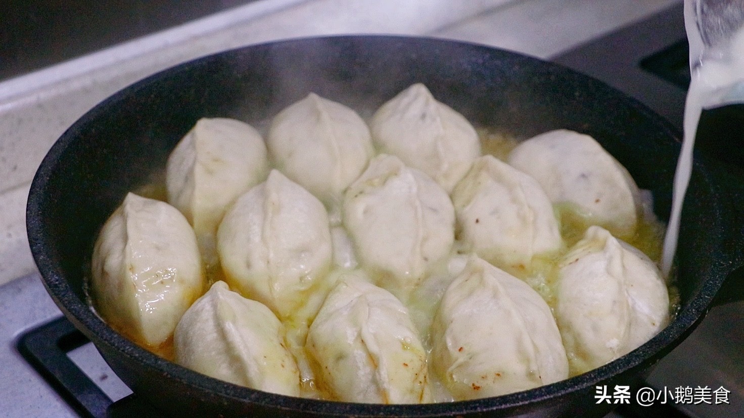 水煎包做法和步骤视频,水煎包家常做法和面视频