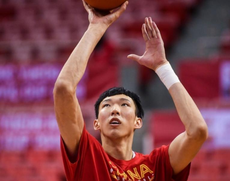 名记周琦的能力在男篮不可替代,名记曝光周琦加盟细节