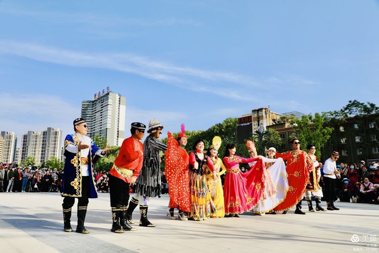 洛阳牡丹广场：*疆新**舞大联欢