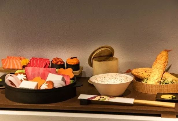 纸扎登上巴黎设计周,巴黎时装周纸扎