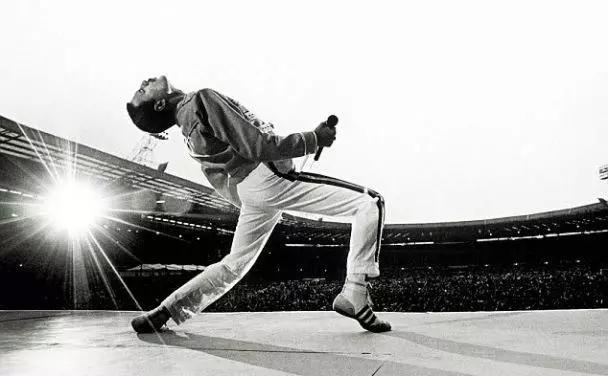 他们征服了这被世人铭记的传奇音乐圣殿，再次创造K-pop新历史