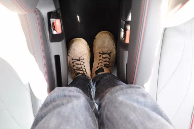 上汽大通maxusg50试驾,上汽大通g50试驾对比广汽传祺gm6