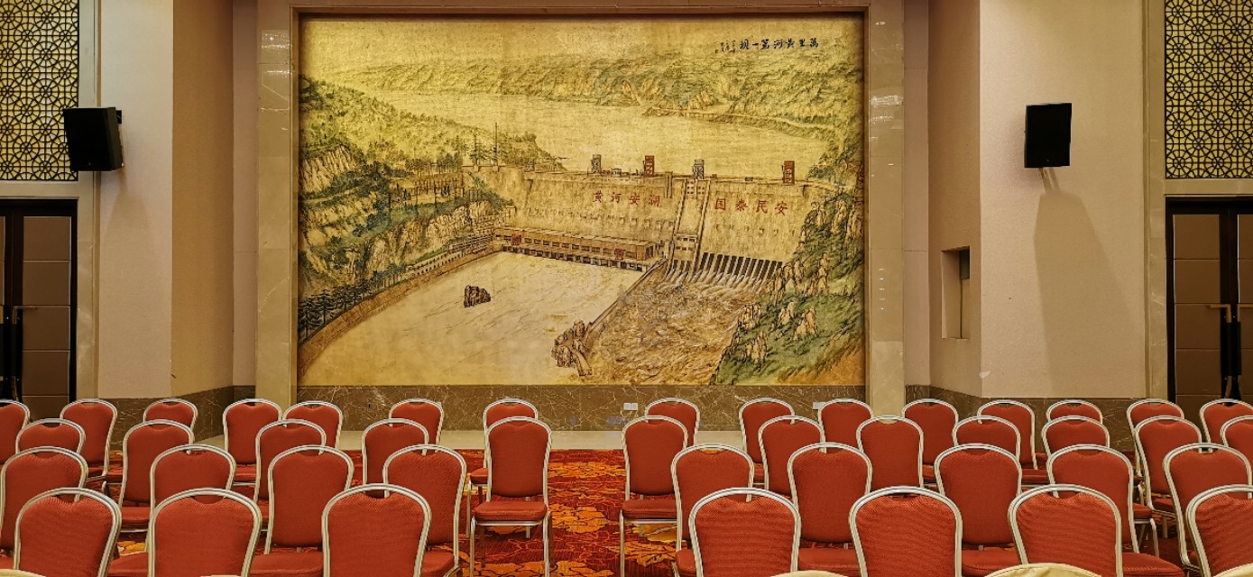 三门峡天鹅湖大酒店,天鹅湖大酒店附近商业街