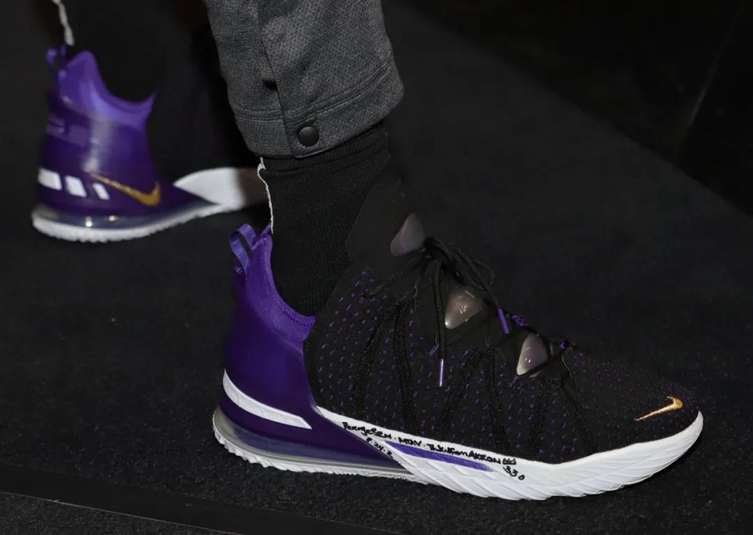 nba球员詹姆斯球鞋上脚,nba球星上脚球鞋詹姆斯18