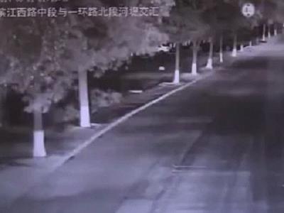 交警查获奇葩驾驶员 (交警查酒驾遇到奇葩司机)