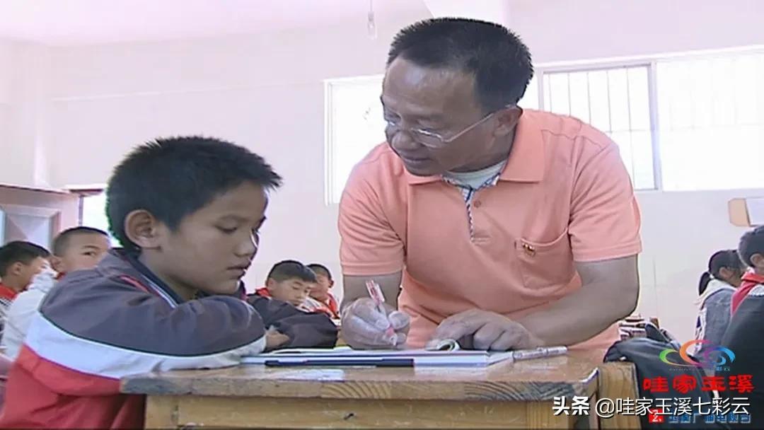 平凡的一线教师不平凡的教育故事,致敬老师感人故事