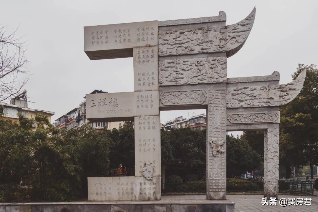 在三牌楼撸了顿串，他决定在这里买房