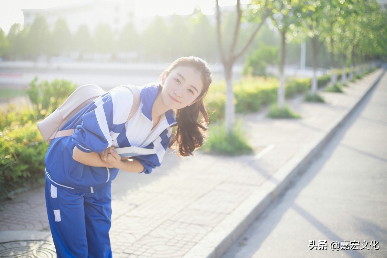 北京高考作文题,1983年的高考作文题怎么写