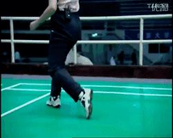 羽毛球后退步伐李宗伟,李宗伟后退步伐教学