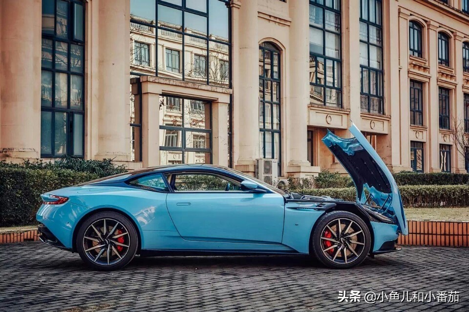 阿斯顿马丁db11引擎盖怎么打开,阿斯顿马丁db11和保时捷911