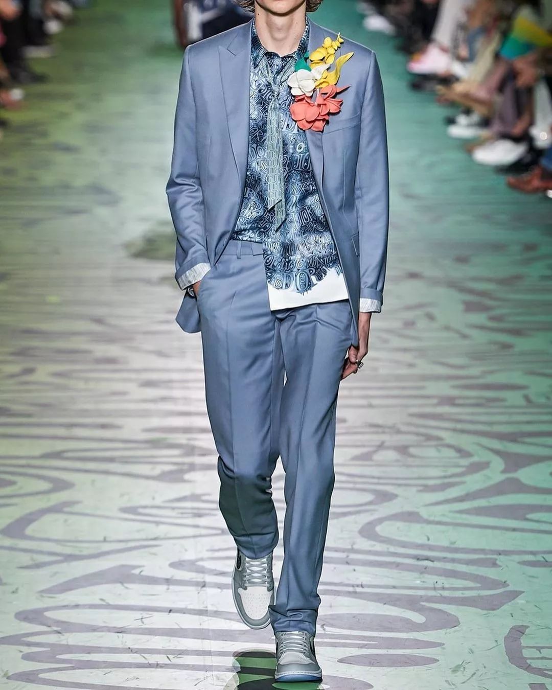 迪奥aj刚出的时候多少钱,迪奥aj高帮联名多少钱