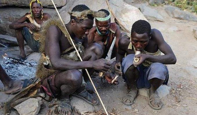 非洲最封闭部落，当地“大臀美女”，在这里要听男人的话！