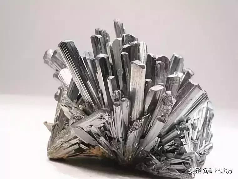 看到哪些标志要远离呢,看到这几种东西千万不要捡