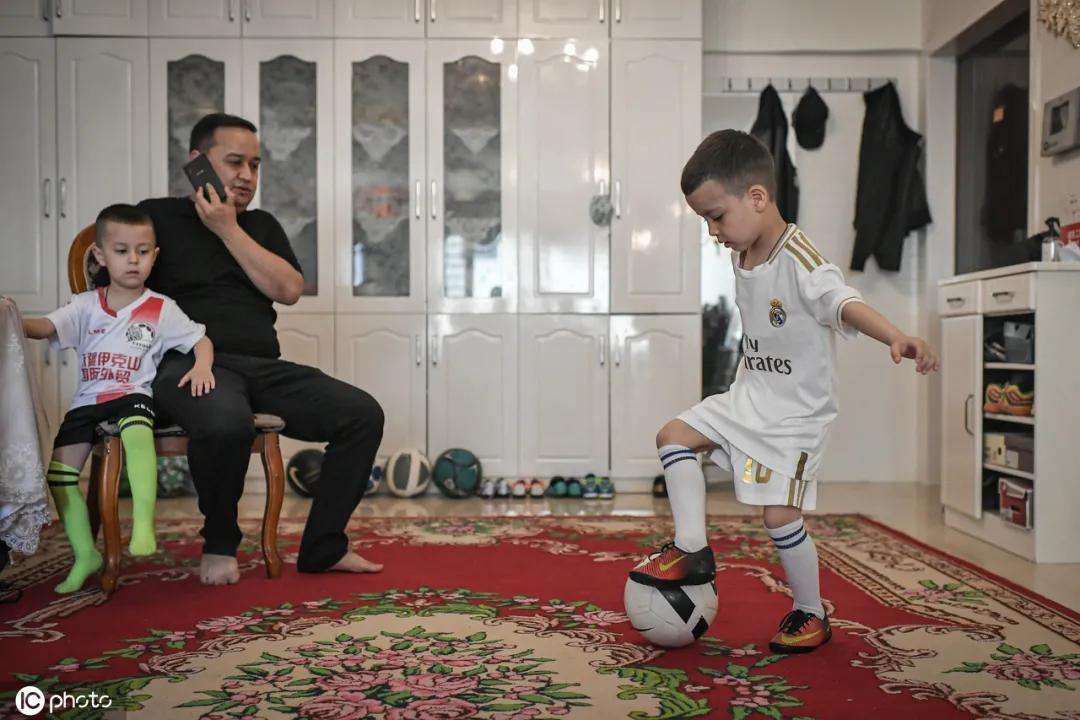 他不是神童纪录片,他不是神童