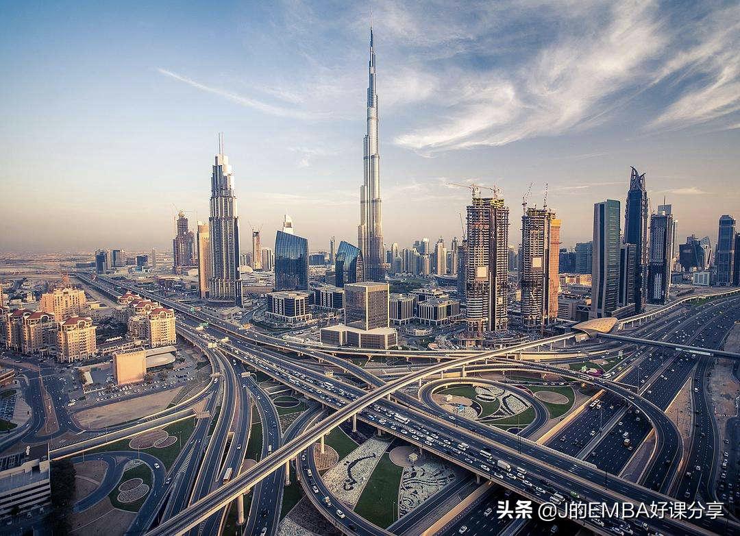北大课堂解释迪拜和阿布扎比哪个发展好？