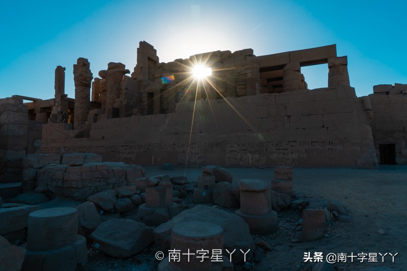 一半沙漠一半海洋图片,一半沙漠一半湖水