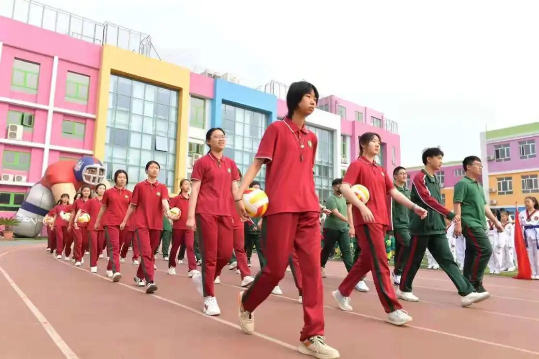 一百多人体育节开场,体育1000人活动