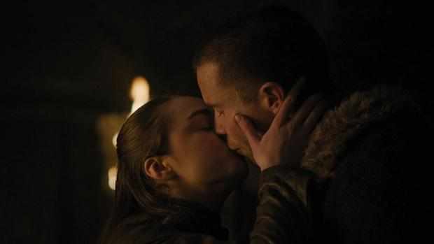 “权游”第2集:二丫滚床单时到底几岁?