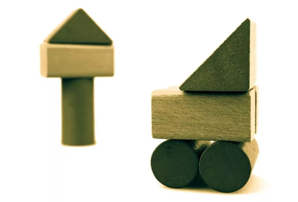 神比喻：我们的关系多像积木啊，不堪一击却又千变万化