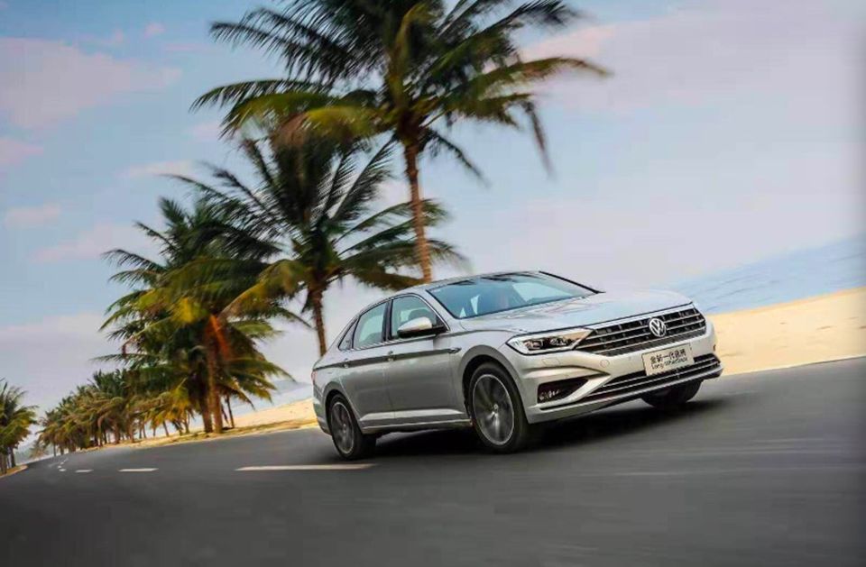 速腾空间逆天,大众速腾1.5t超越版车内空间