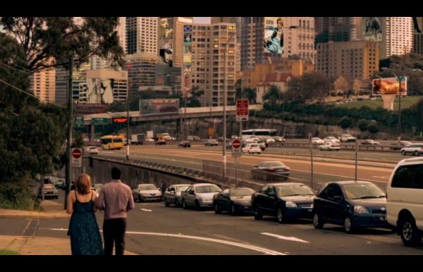 女孩变成橡皮人的电影,女孩的身体像橡皮泥