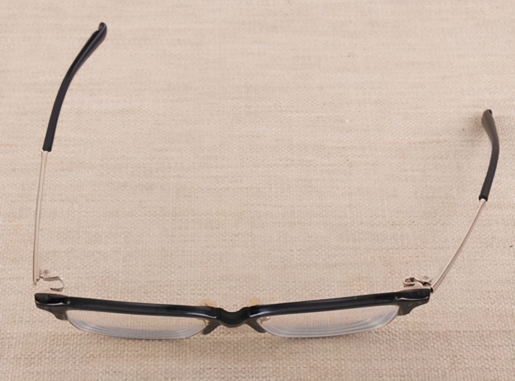 近视眼镜特别雾擦不干净怎么办,眼镜总是往下滑有什么妙招