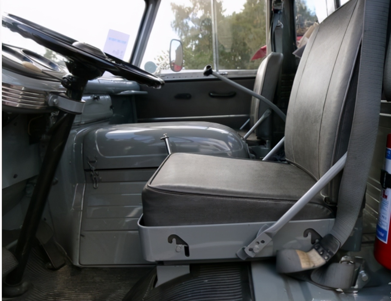 重卡座椅功能介绍,机械减震座椅和气囊座椅的区别