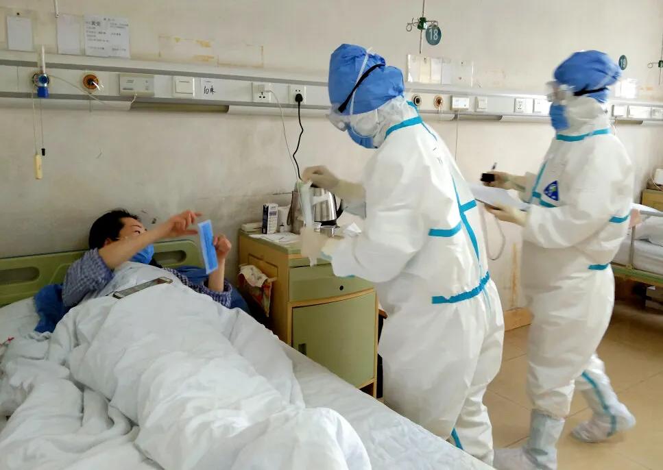 市新冠定点救治医院,探访新冠重症救治一线人员
