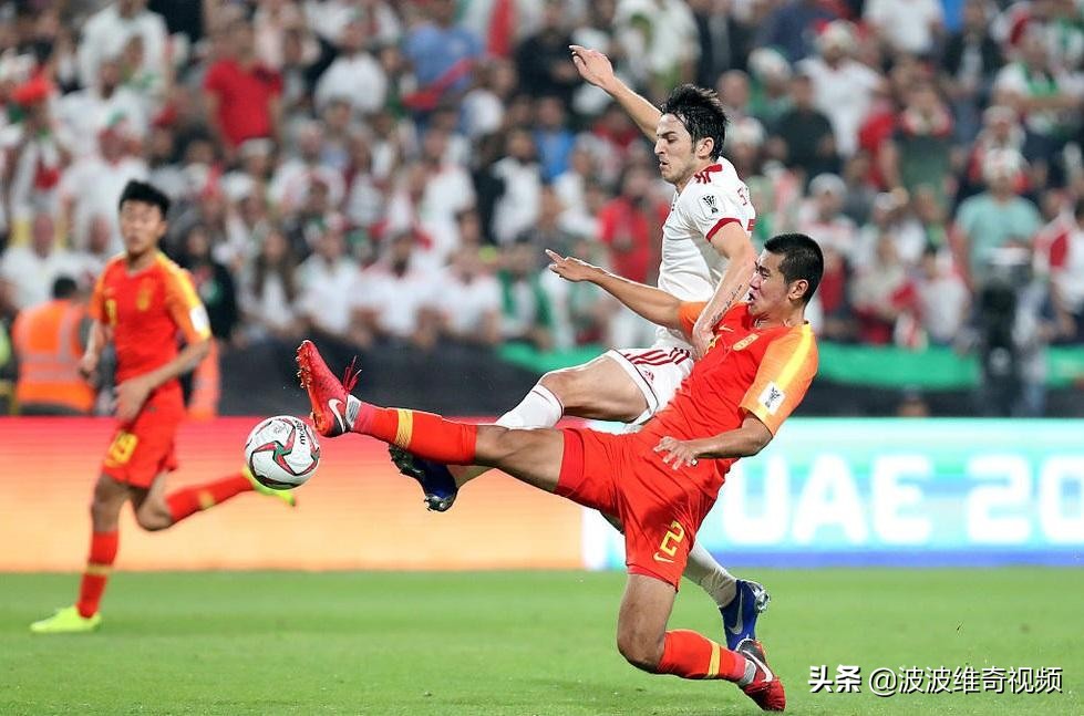 里皮带领国足踢越南5:1,韩乔生评国足换帅