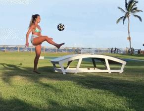 内马尔街头足球pk女足,内马尔和女足训练时的图片