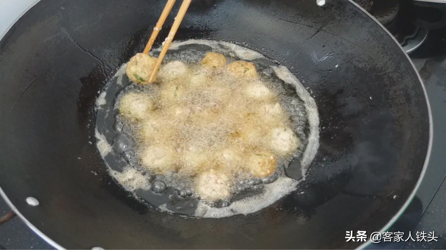 藕丸子怎样做出来q弹不易煮烂,怎样做莲藕丸子才好吃呢