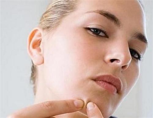 下巴长痘痘是什么原因引起的50岁,30岁下巴长痘痘是什么原因引起的