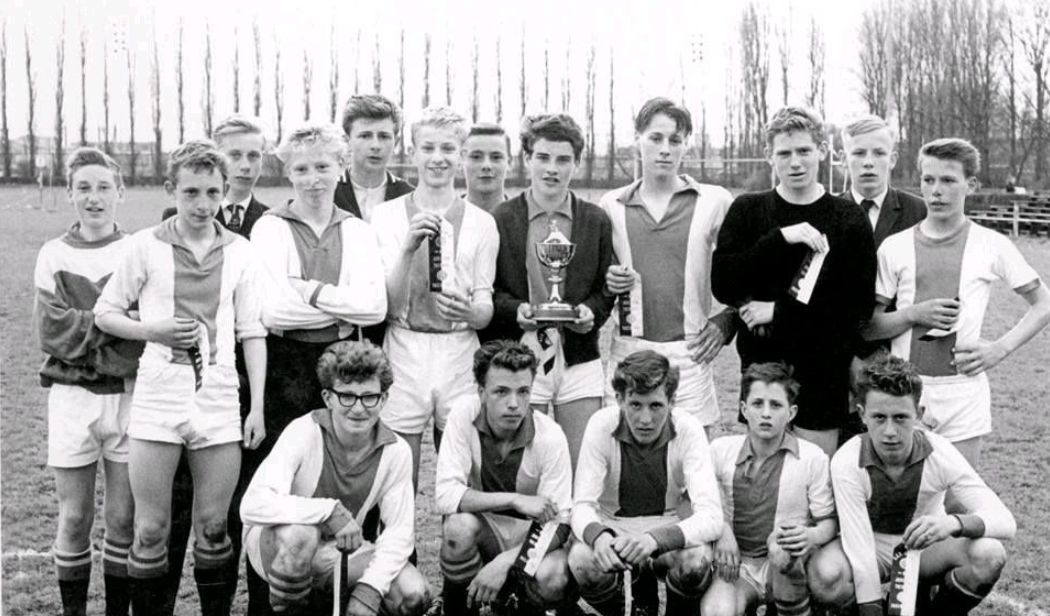 老梁观世界,小梁带你看世界完整视频