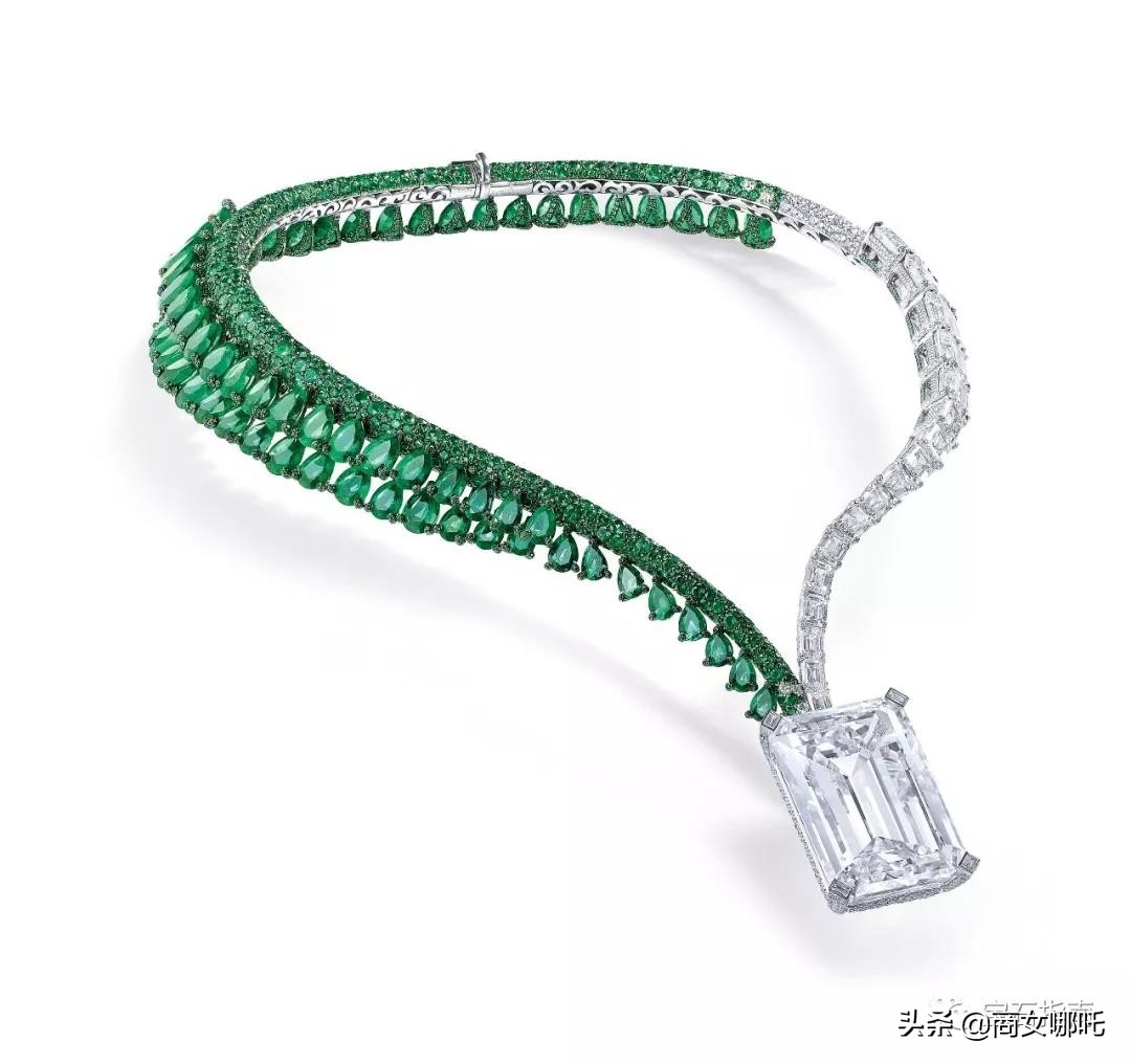 天然翡翠项链拍出2.14港元,香港翡翠4888克拉项链拍卖