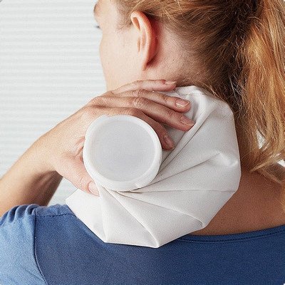 落枕后脖子一侧筋一直疼怎么缓解,落枕脖子肿了怎么缓解