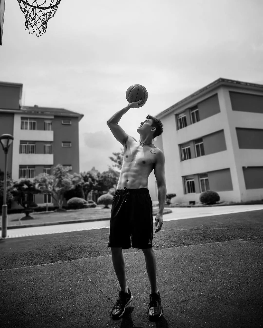 亲爱的热爱的韩商言腹肌,韩商言露出全部腹肌