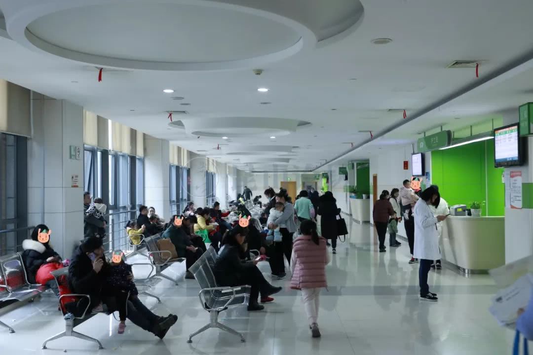 医生黑痣,医生长在摩擦部位的黑痣要当心