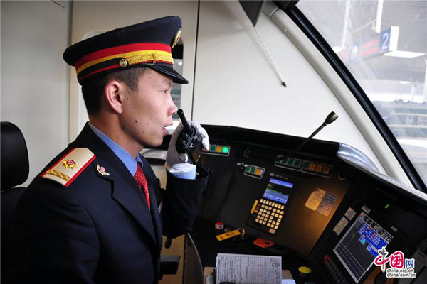 户外徒步对讲机使用,户外旅游神器对讲机