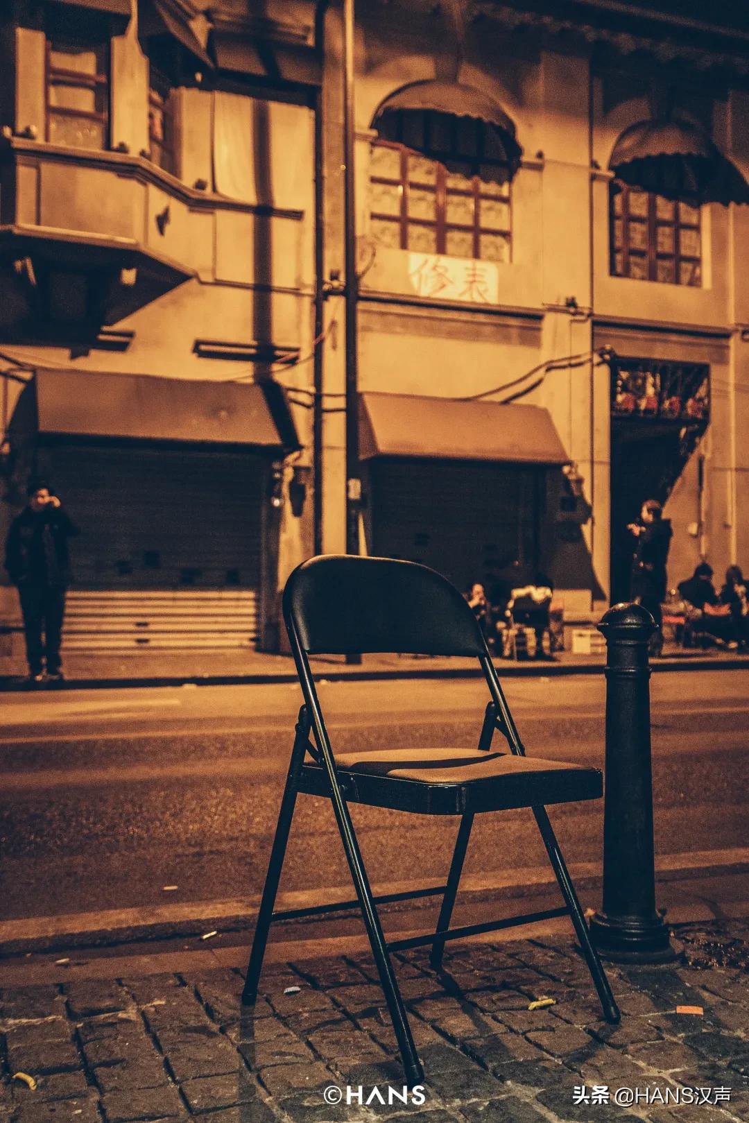 武汉神秘三角地，马路牙子上的通宵派对