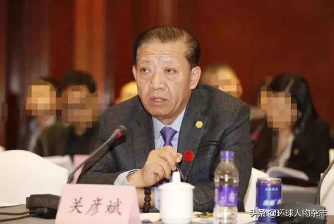 6个孩子3个妈，亿万富豪出轨杀妻，律师称其有精神病，这出争产大战太激烈了