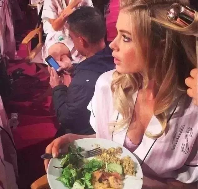 吃鱼子酱海葡萄三文鱼,吃鱼子酱奢侈