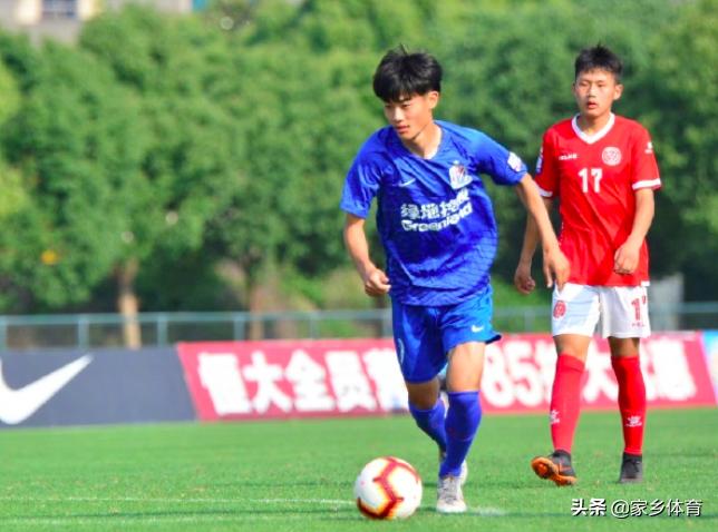 2017中国对韩国足球1比0回顾,韩国足球队脚踩奖杯视频