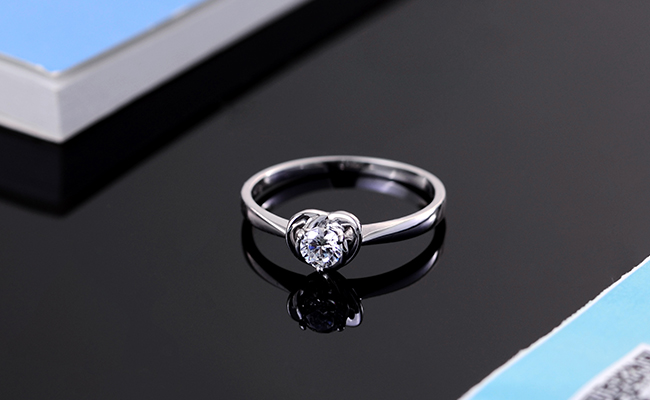 18k金钻石戒指好还是纯黄金的好,18k金钻石戒指是什么