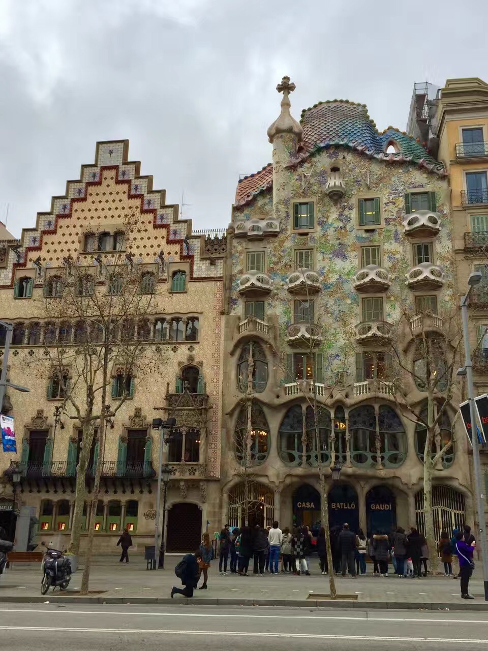 西班牙建筑大师高迪回顾展,西班牙高迪几个典型建筑