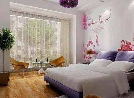 房子坐东看西床头方向的三大忌,为什么床头不能靠窗风水说法